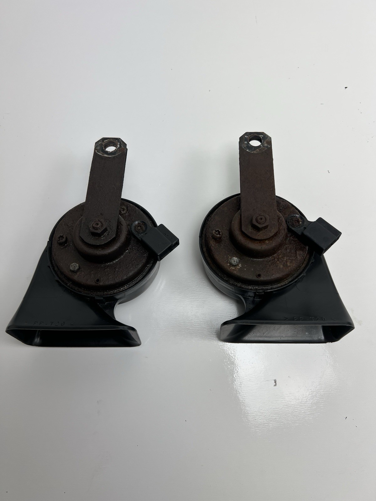 02-17 TOYOTA CAMRY HORN PAIR LEFT & RIGHT 86520-AA010 86510-AA010