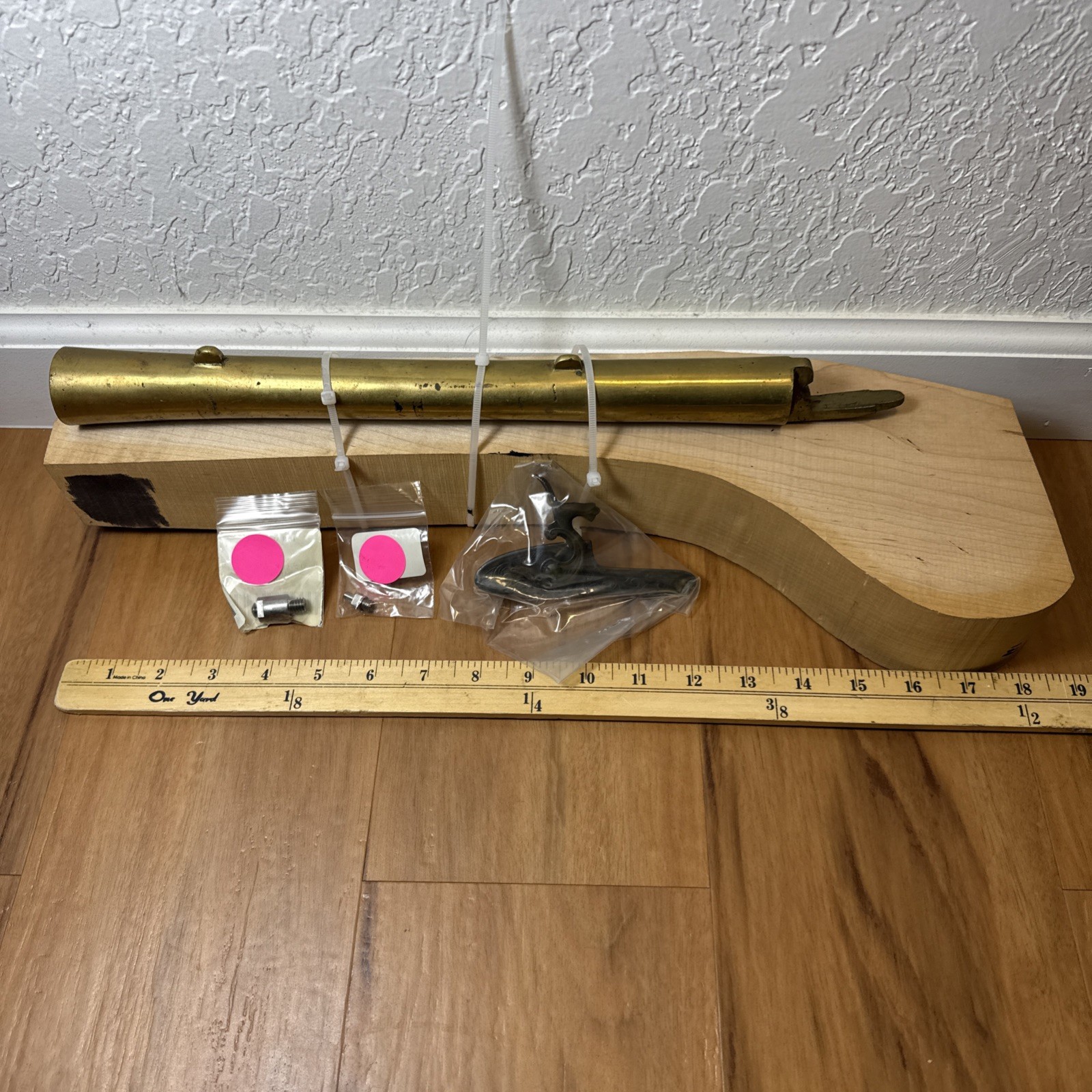 Blunderbuss Pistol Kit Brass And Maple Wood - Read