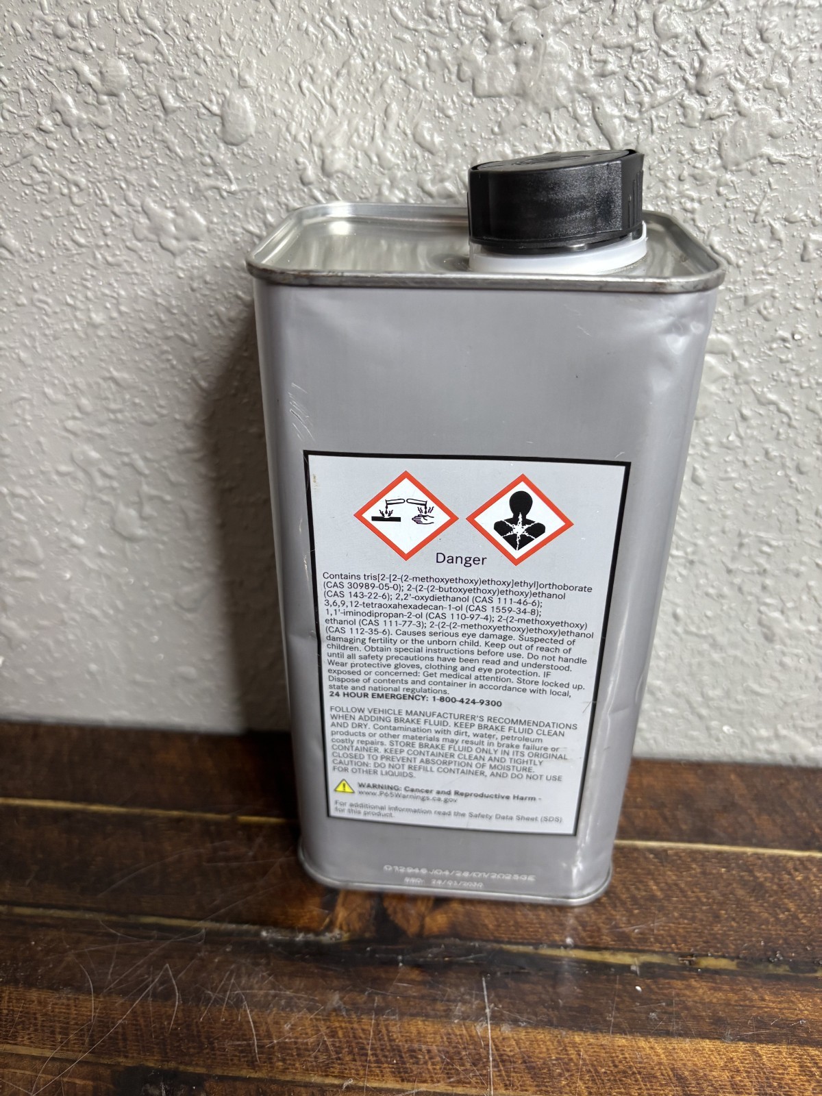 Mercedes-Benz Genuine Brake Fluid DOT 4 PLUS MB Approval 331.0 1L 1.05 Qt