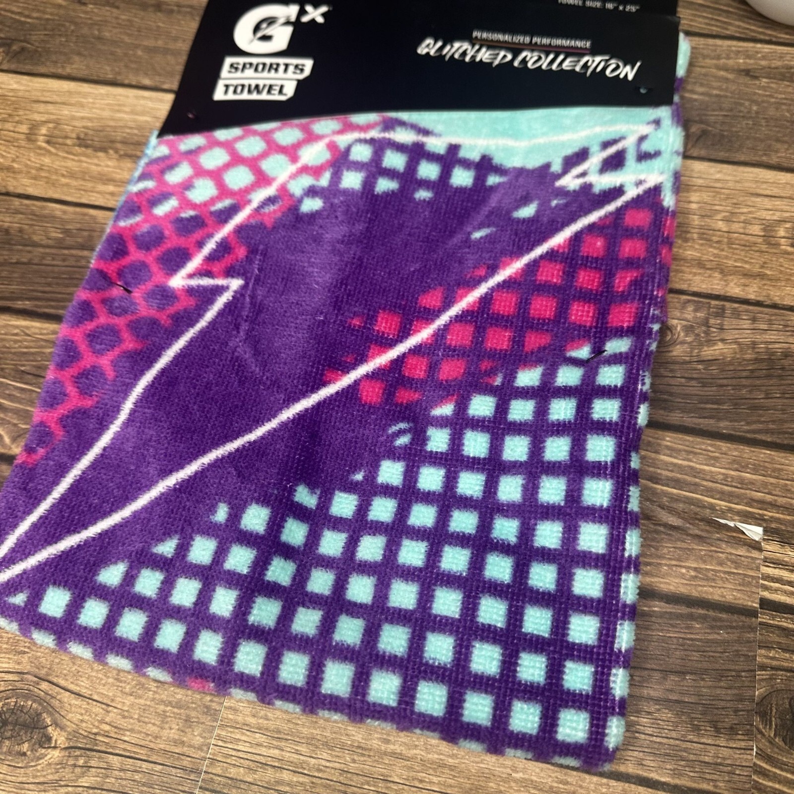 Gatorade Sports Towel Glitched Collection Size 16" x 25" NWT (Frosted Berry)