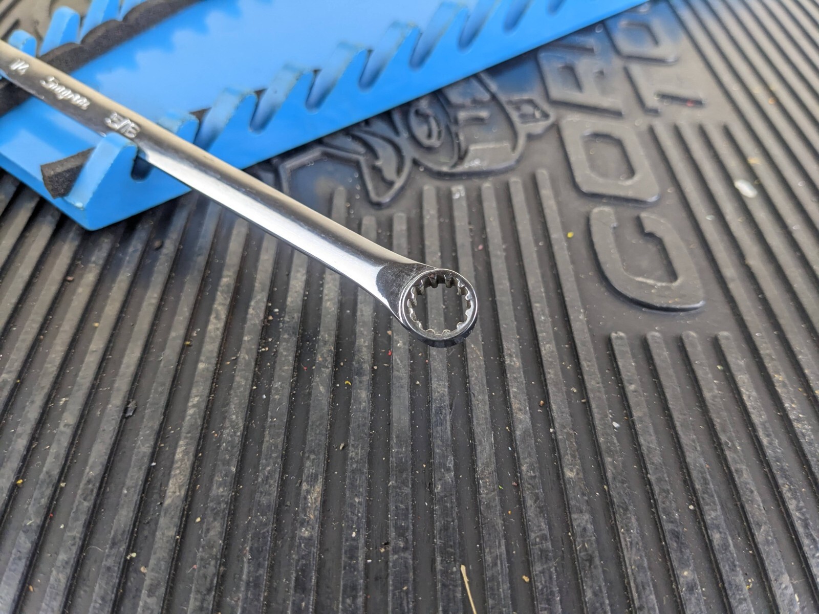 #ax518 NEW Snap On 1/4” x 5/16” SAE SPLINE XDES810a 15 degree Offset Box Wrench