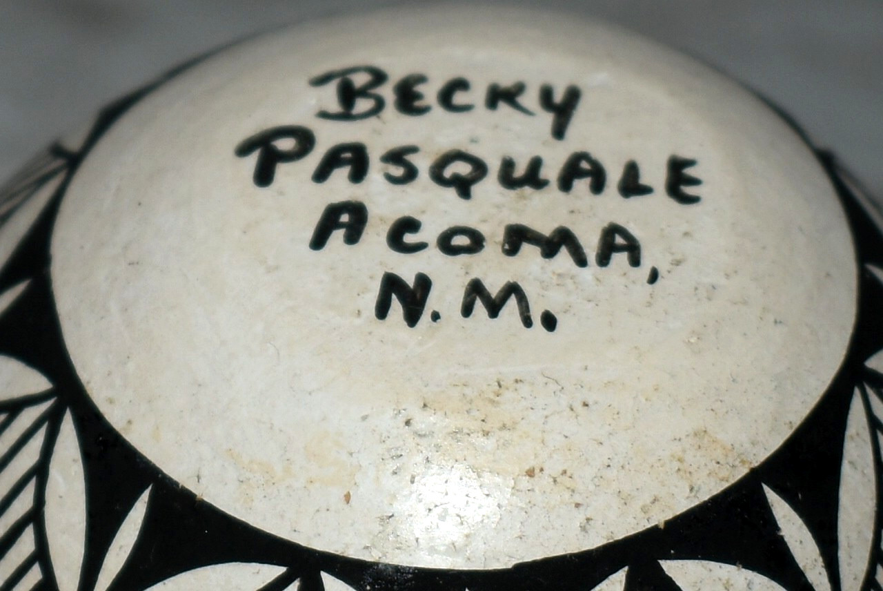 BECKY PASQUALE Acoma, NM Seed Pot NATIVE AMERICAN 3.25"H Signed