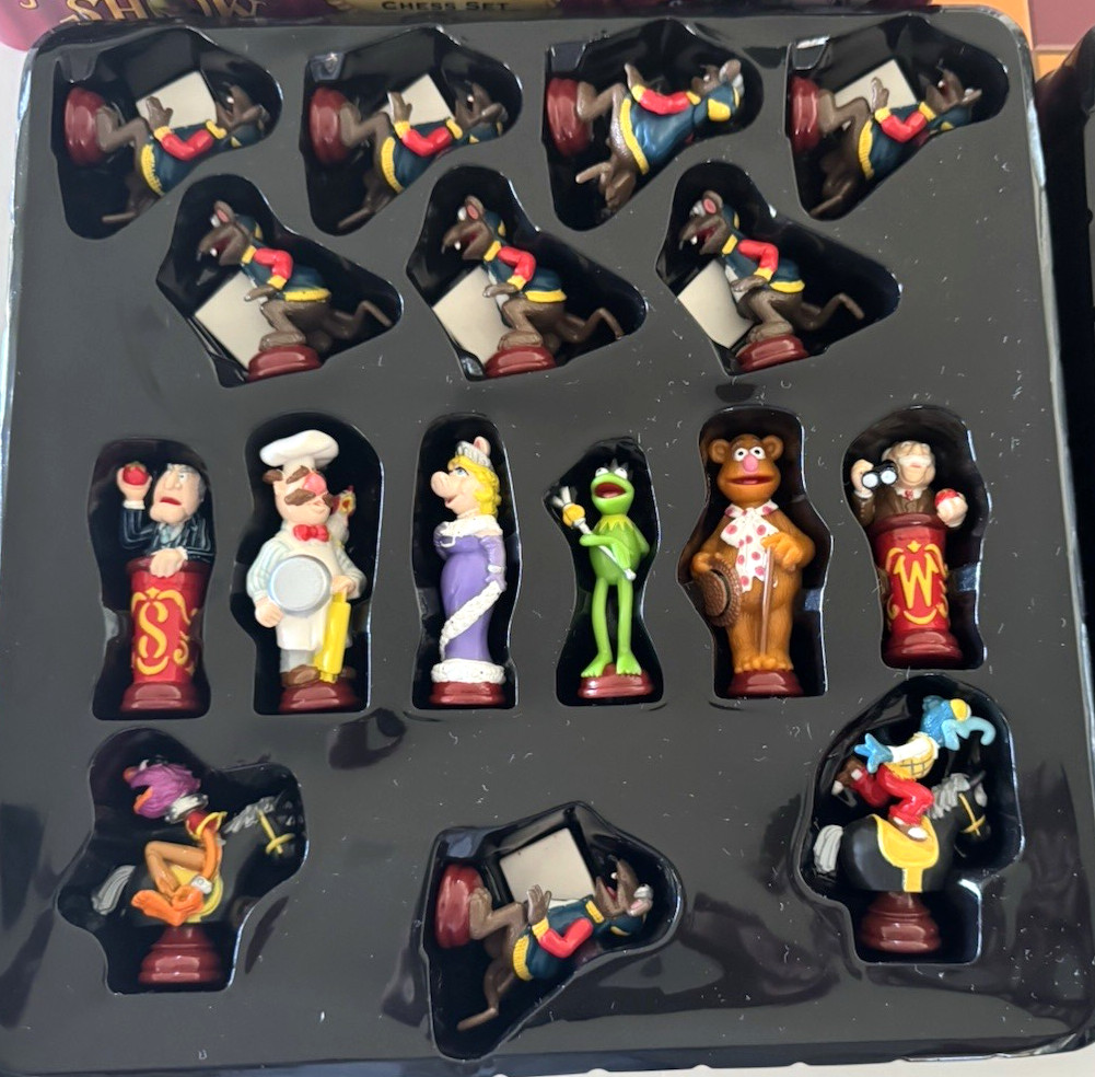 The Muppet Show Deluxe Collector's Chess Set Complete Metal Tin