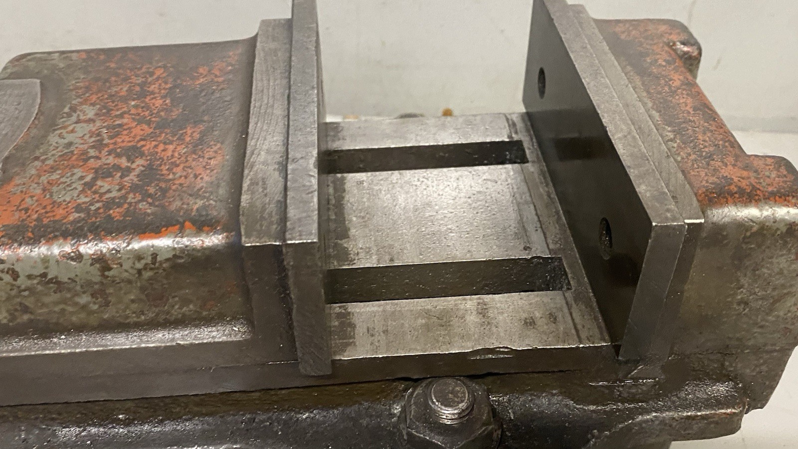 L W CHUCK Milling Machine Vise W/ Swivel Base