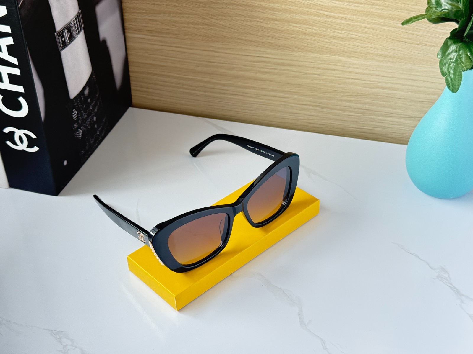 CHANEL CH5481-H Black Gold CC Logo Pearl Cat Eye Sunglasses Gray Gradient