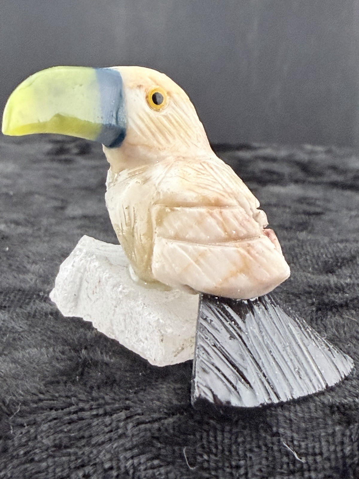 Gemstone Bird Sculpture on Mineral Base. 22 g. 39x34x33 mm