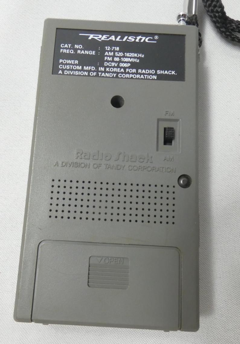 Vintage Radio Shack Realistic 12-718 AM/FM Transistor Radio w/Box Tested Works