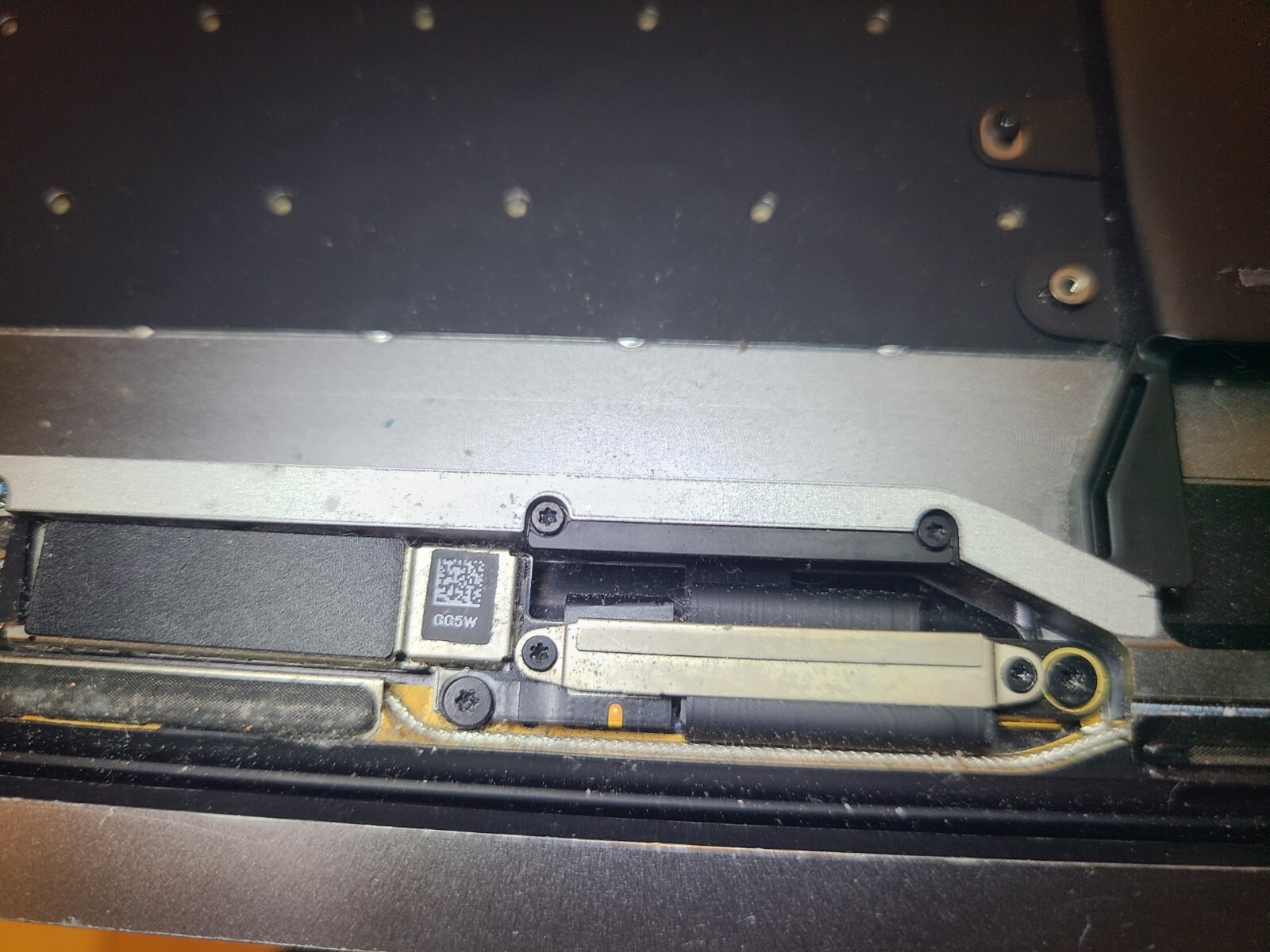 MacBook Pro A1706 A1708 A1707 Flexgate Backlight Cable Fault Repair Service