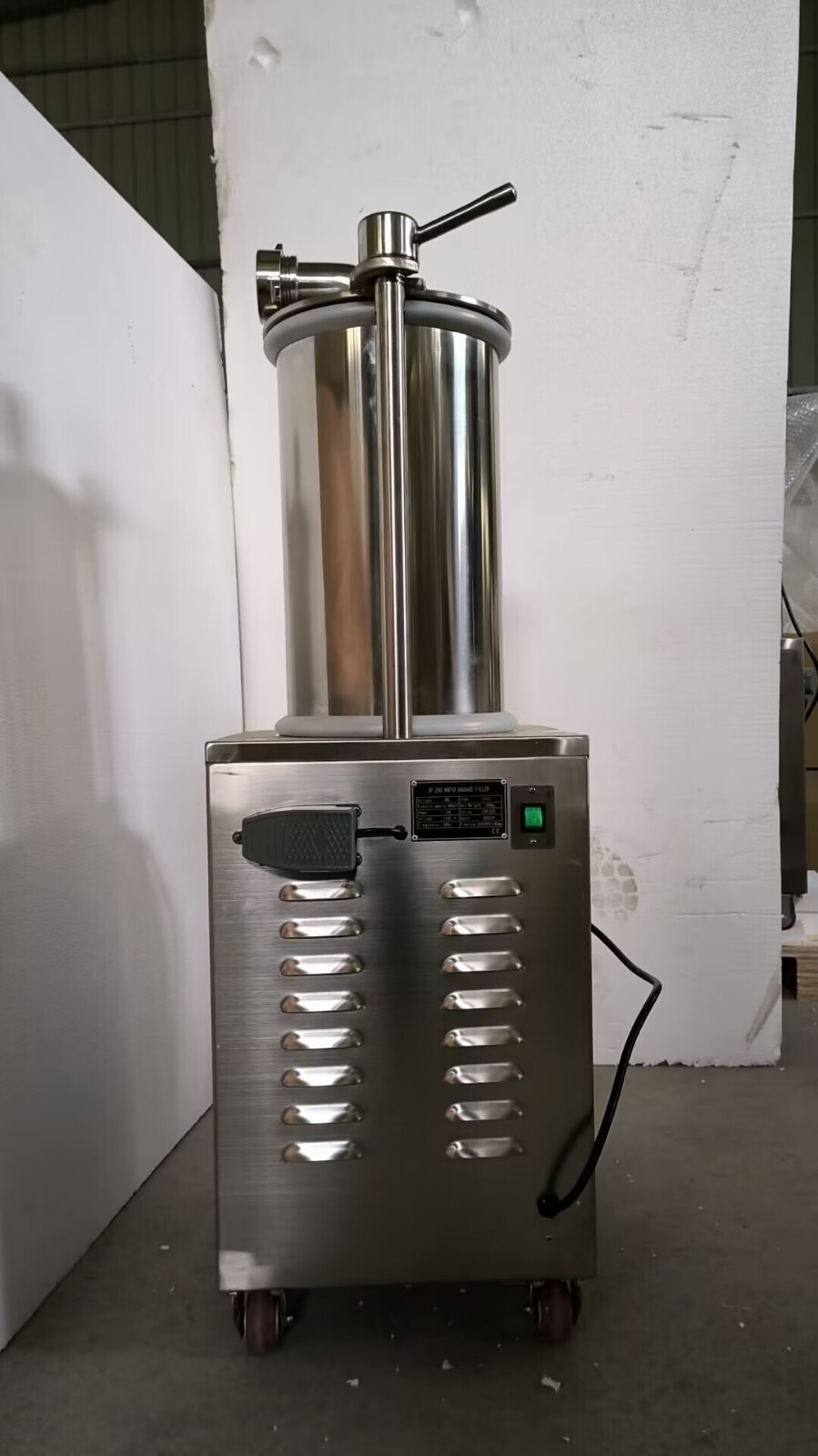 Hydraulic 57 lb. Sausage Stuffer | Automatic 110V | 882 lb/h | Sausage Filling