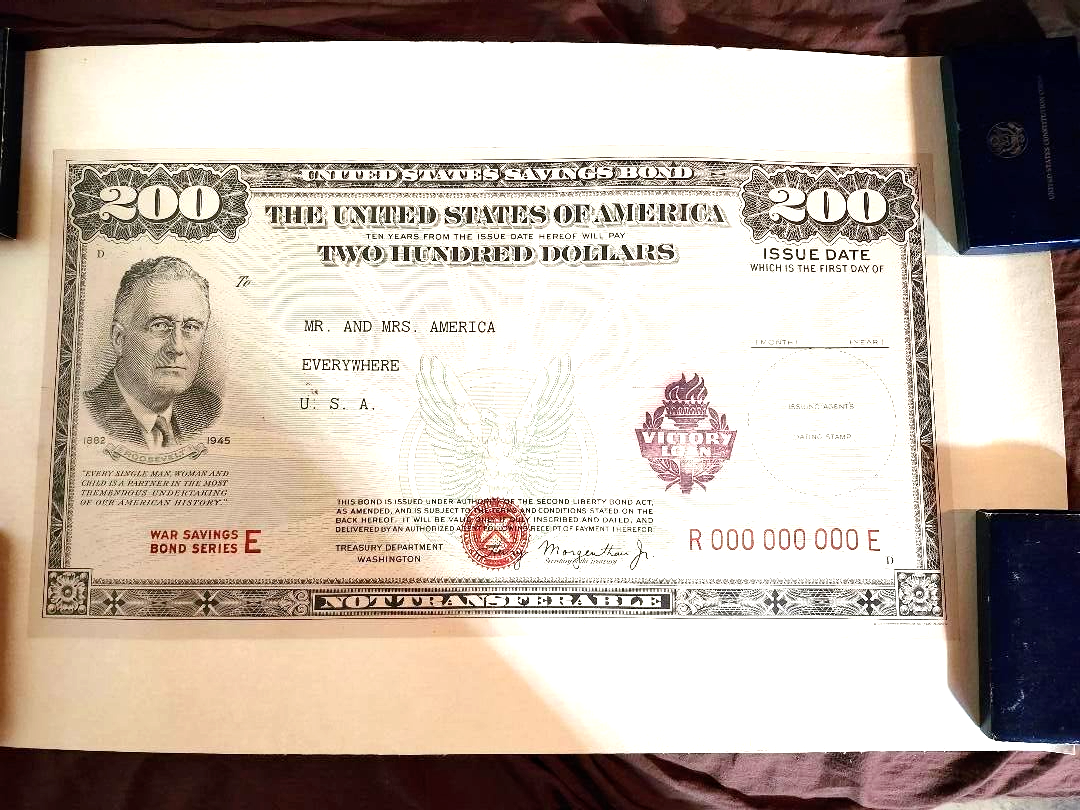 War Saving Bond $200.00 US WWII VICTORY LOAN STAMP on Linen R 000 000 000 E