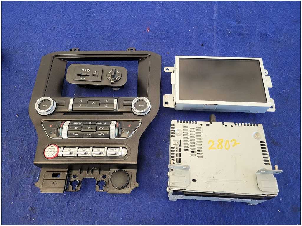 2015 Ford Mustang GT S550 Radio Sync Receiver Audio Info Screen Face Plate 2802