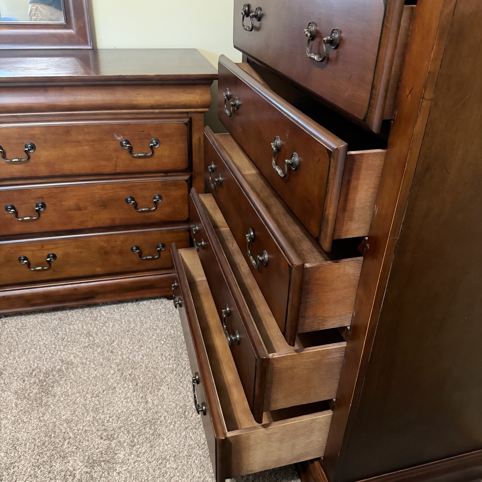 CHEAP PRICE ONLY TODAY Large Mahogany Chest of Drawers in very good condition