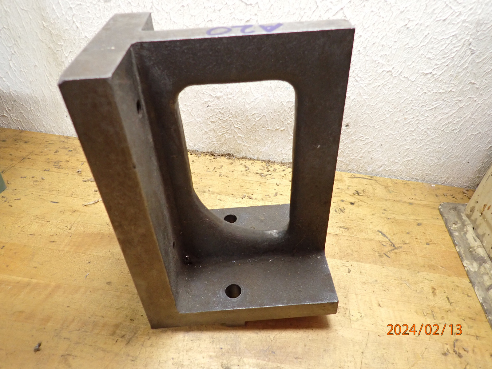 LOT A20 MACHINIST ANGLE PLATE WITH KEY WAY AND 1/2-13 HOLES POSSIBLE SUBURBAN