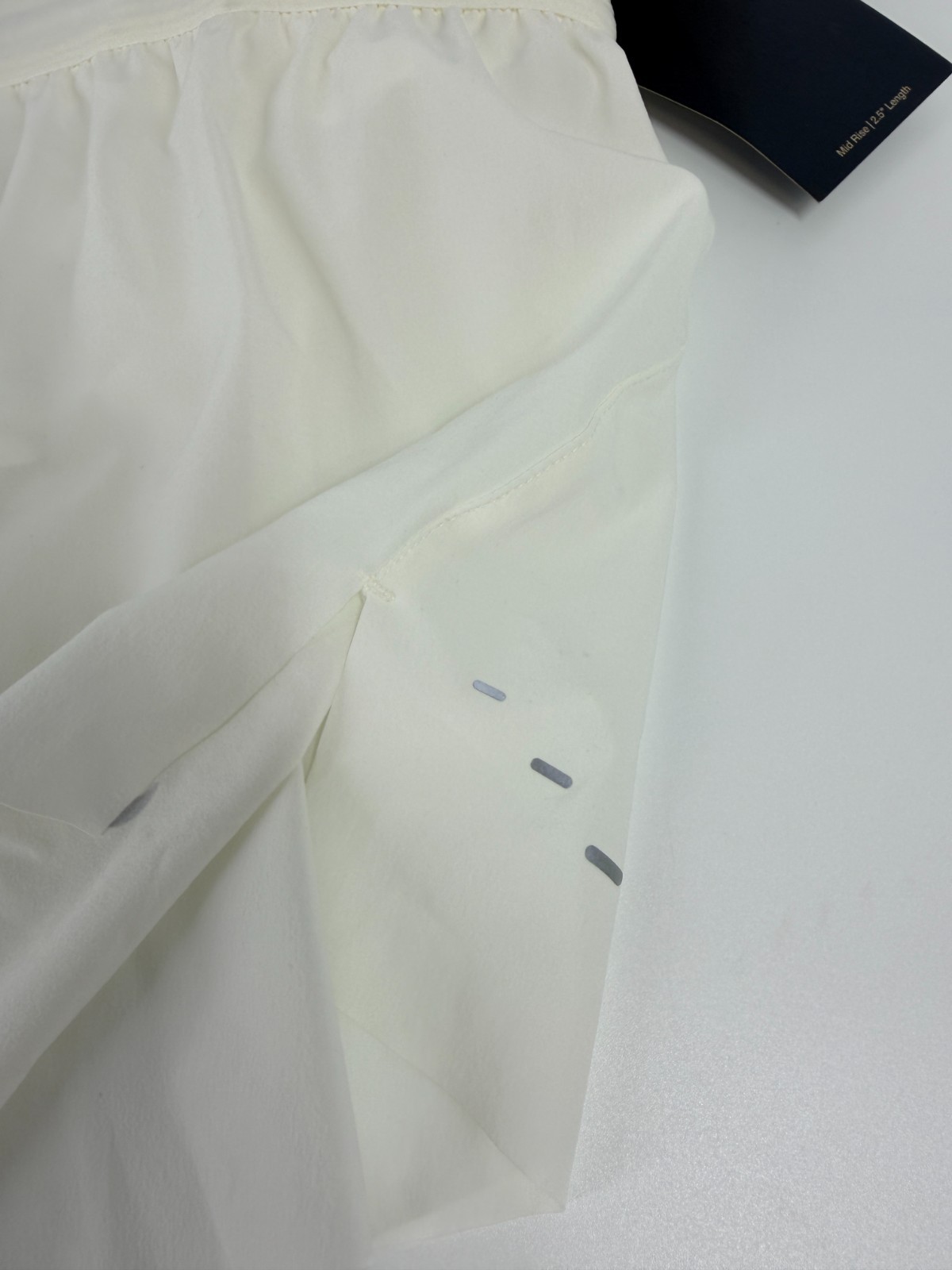 Nike Swift Dri FIT Mid Rise 2.5" Lined Running Shorts Womens Size M HQ0638-133