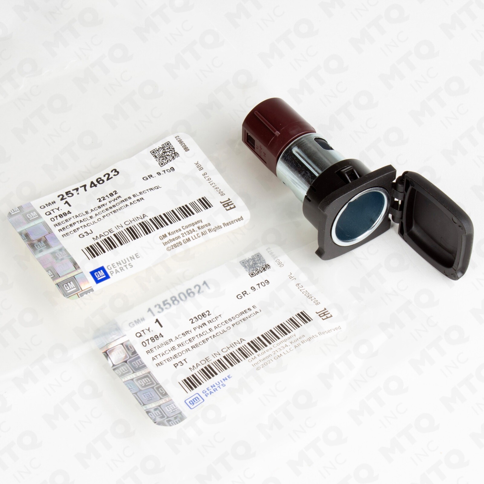 Genuine GM Accessory Power Receptacle with Cover 25774623, 13580621