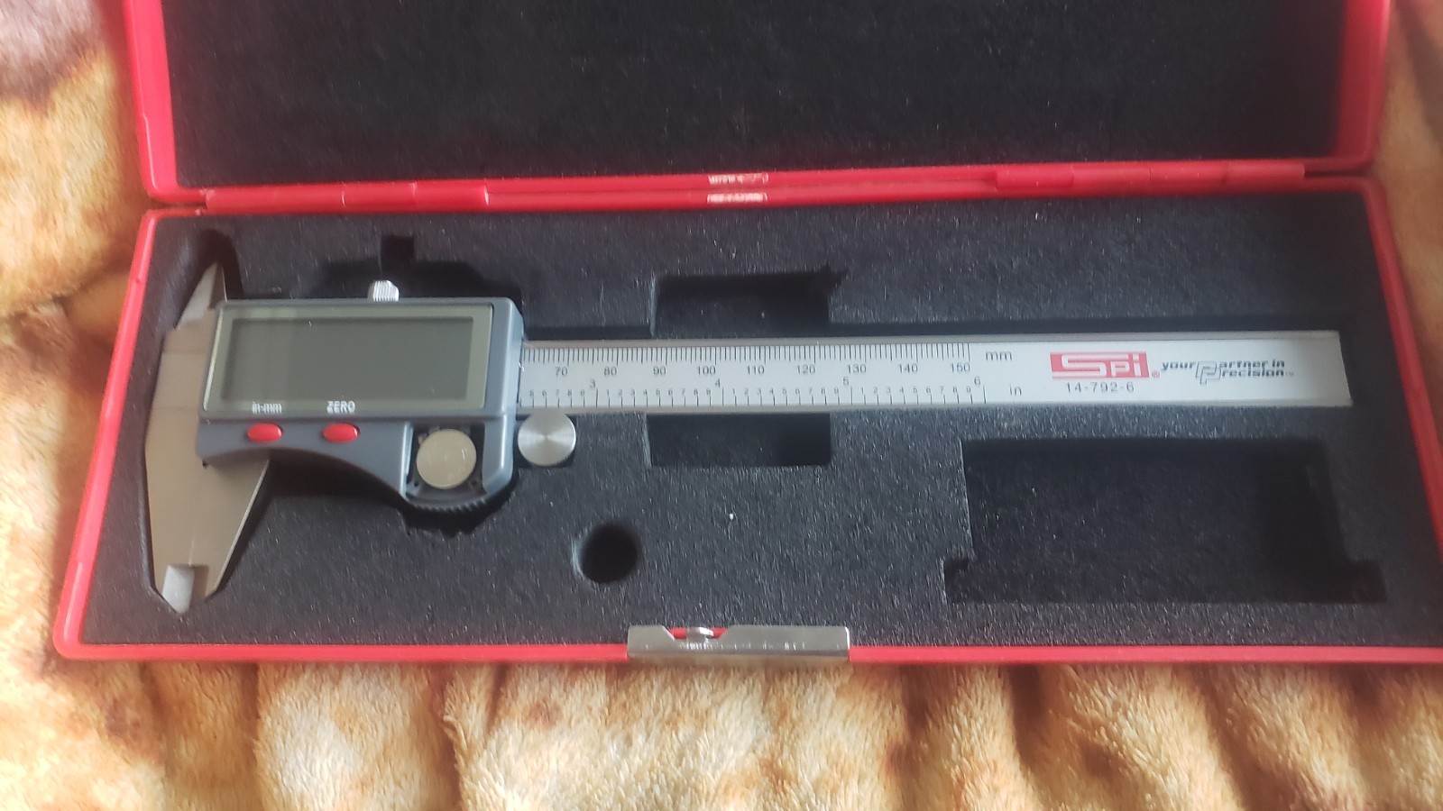 SPI 6 INCH DIGITAL CALIPERS 14-792-6