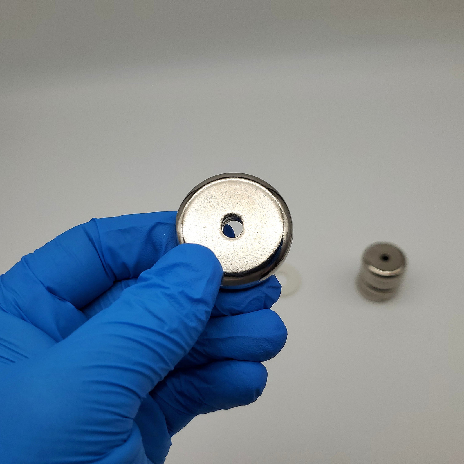 139LB Cup Magnets 1.5" Neodymium Holders 1.5" OD x 0.36" T 0.52" Hole Pack of 5