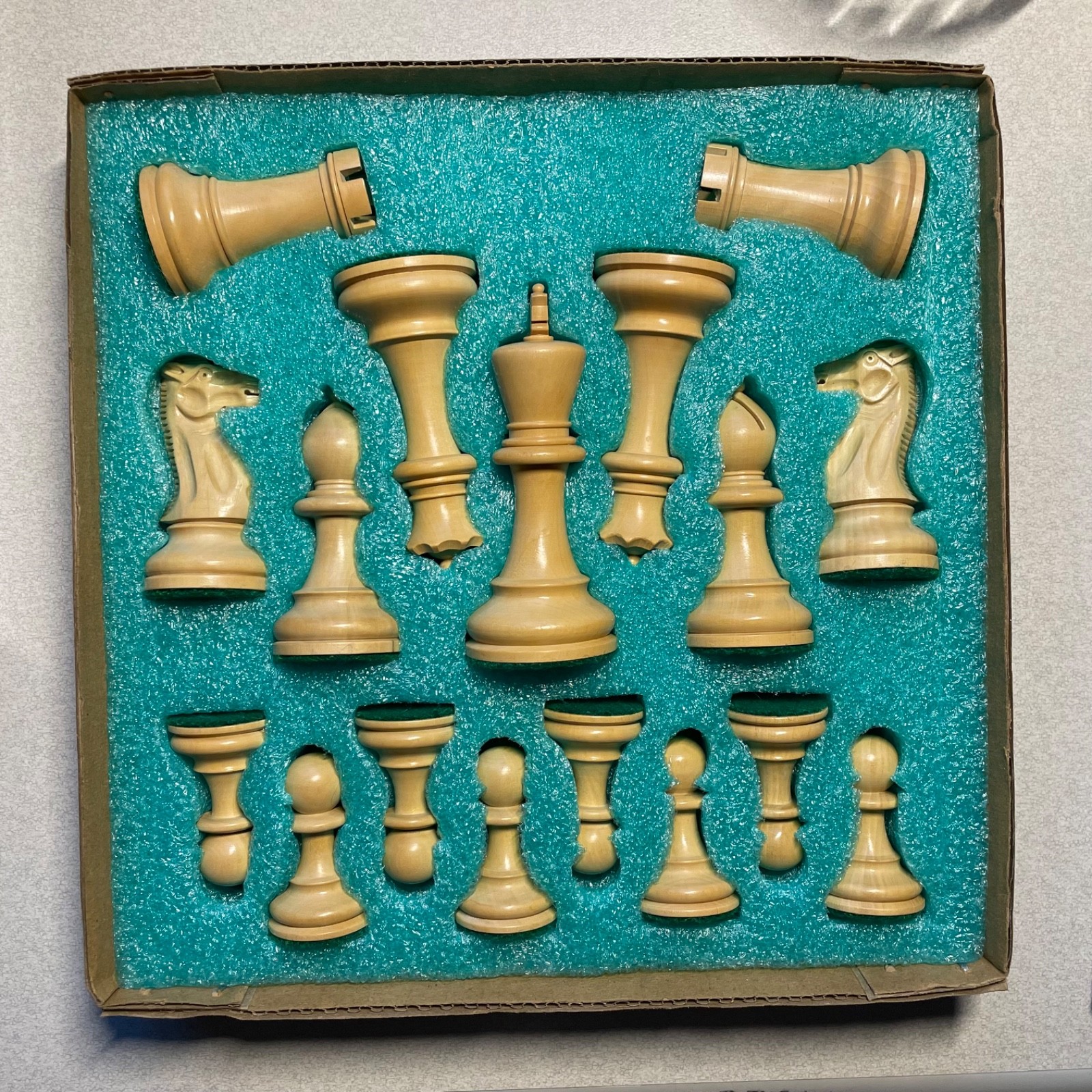House of Staunton Grandmaster Chess Pieces - 4" King, Golden Rosewood & Boxwood