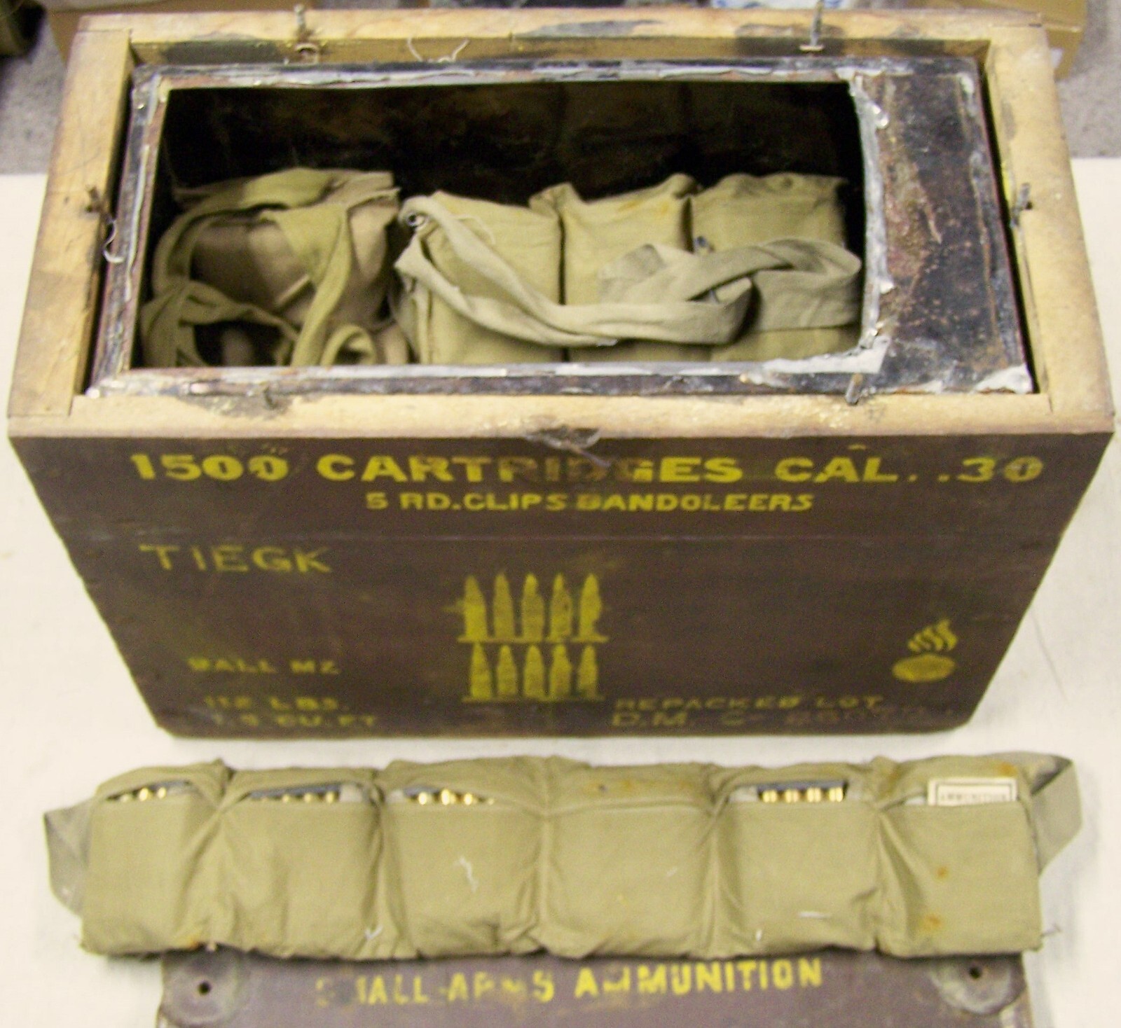 EARLY WORLD WAR II NEW REPLICA BANDOLEER LOT CARDS FOR CAL.30 M2 BALL AND A.P.