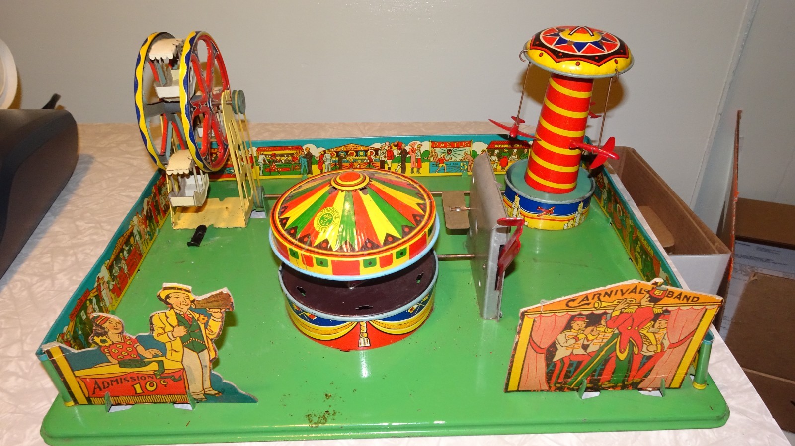 Vintage Wyandotte lever windup Carnival Toy from the '30's with box