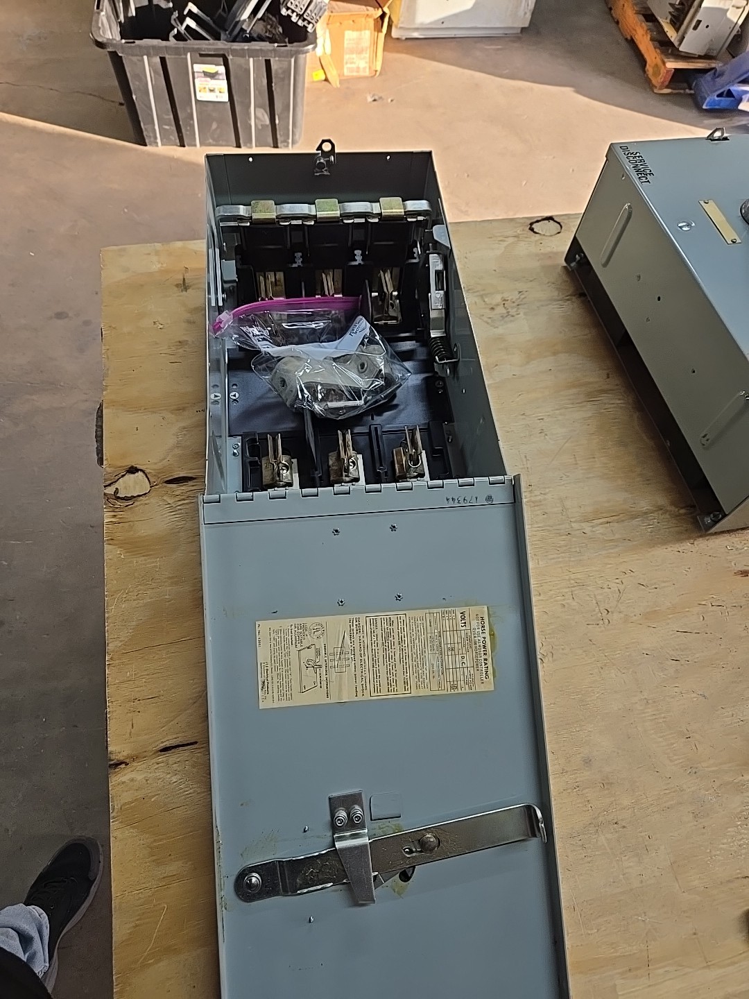 V7F3604 Siemens I-T-E 200 amp 600V WITH MOUNTING KIT