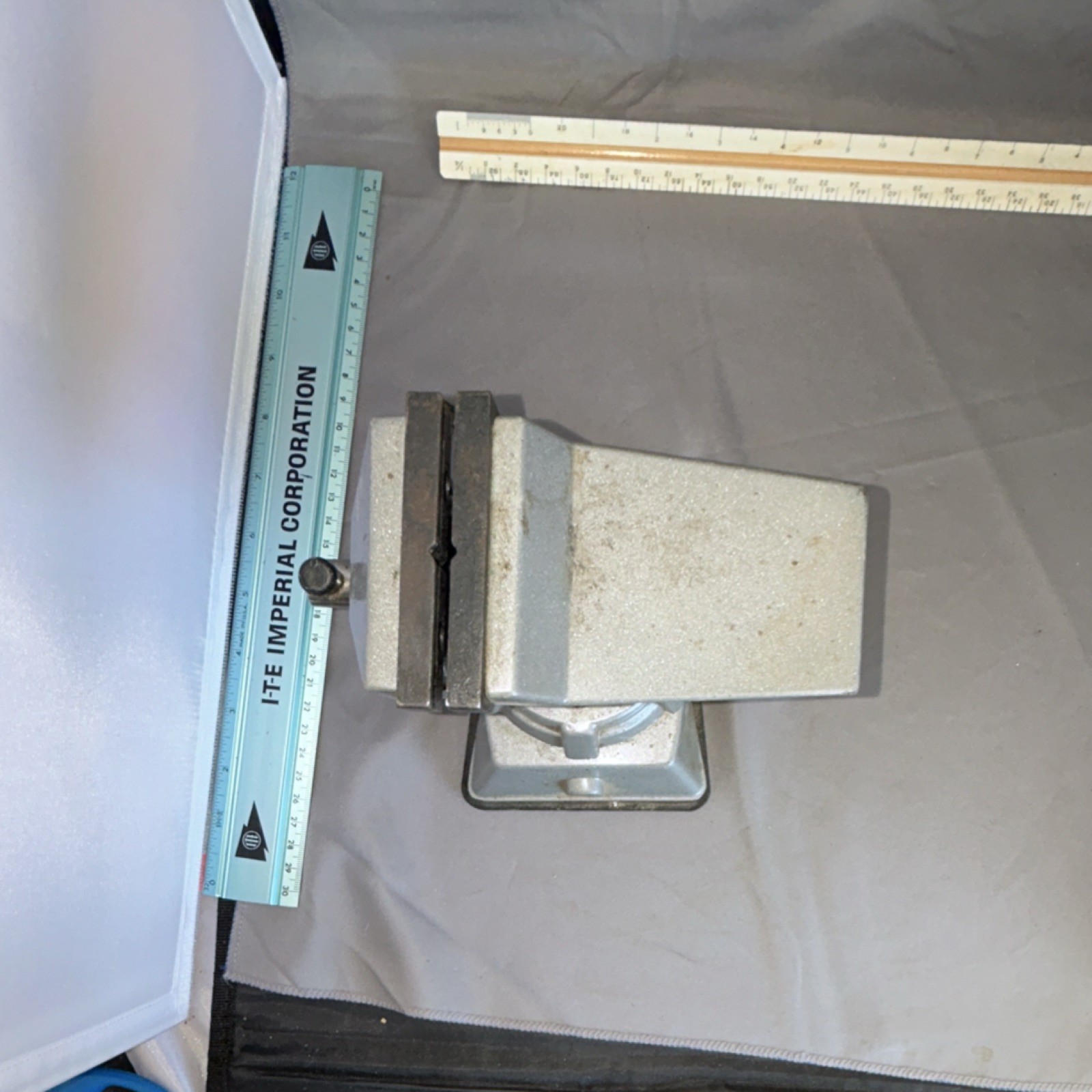 Craftsman Bench Vise Cast Iron Silver 4 in Jaw 4 in Opening Rotating Swivel Base