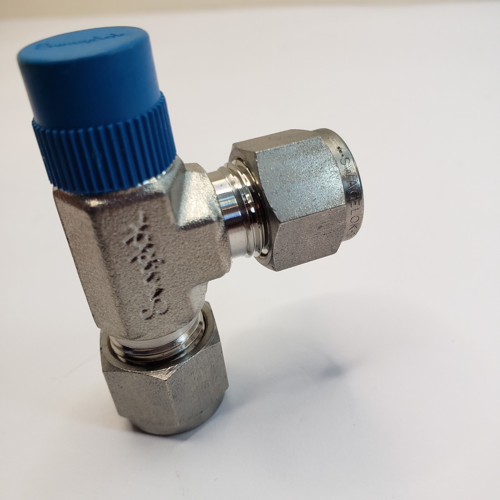 1 Swagelok Stainless Steel Male Run 3/8" Tube x 3/8" Male NPT SS-600-3-6TMT