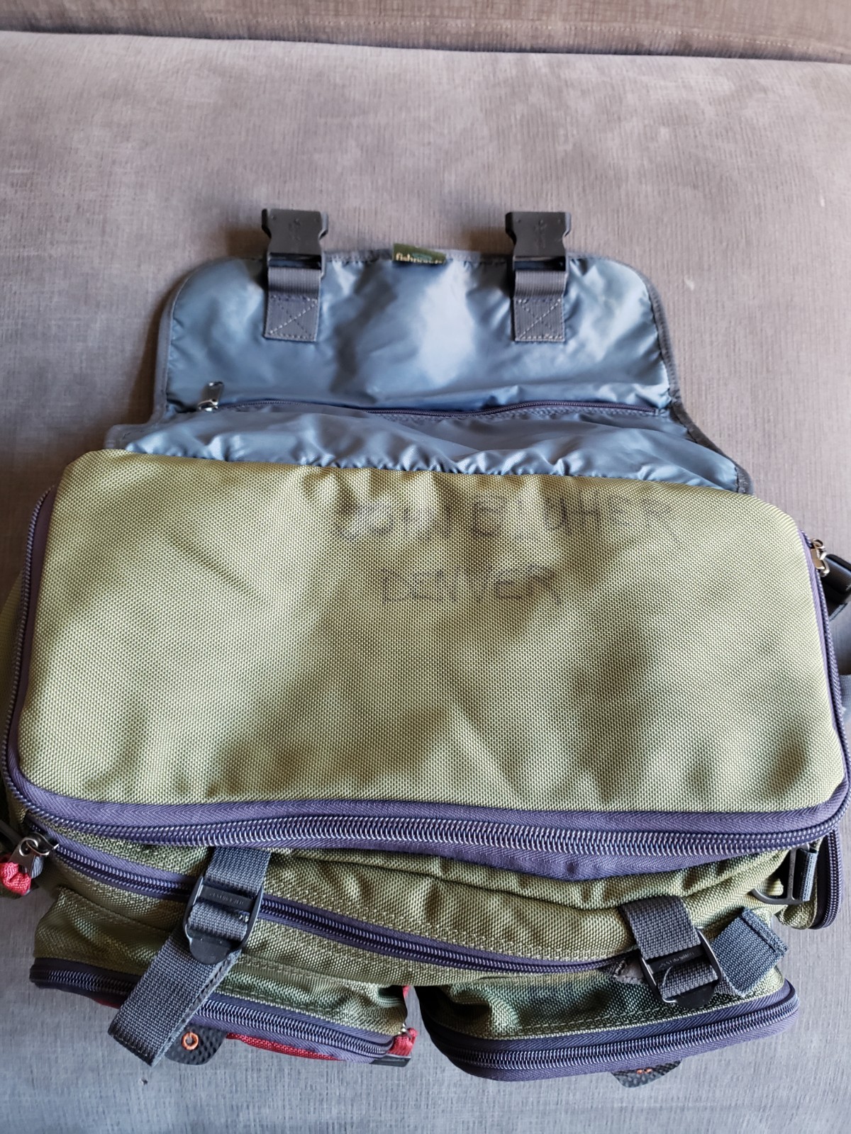 RARE! Fishpond Cloudburst Fly Fishing Olive River Gear Travel Molded Bag GREAT!