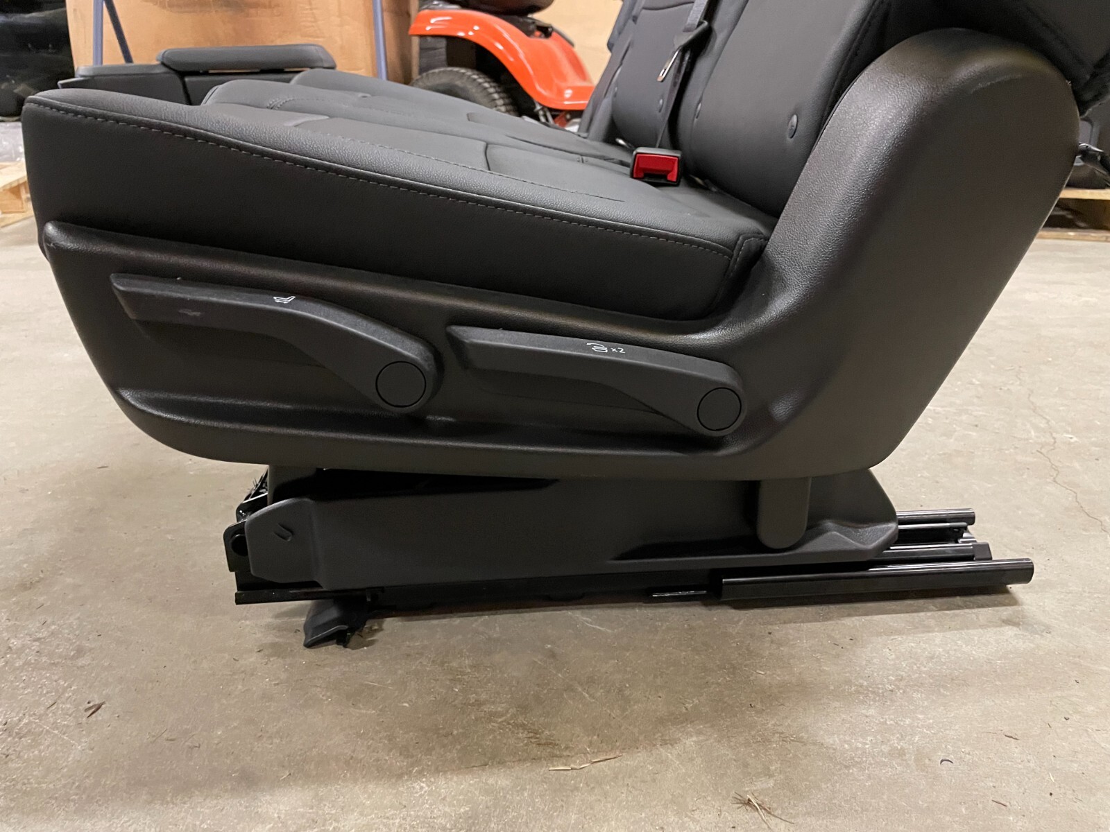 21-25 TAHOE YUKON ESCALADE SUBURBAN LEATHER 2ND ROW SEAT EBONY (JET BLACK) OEM