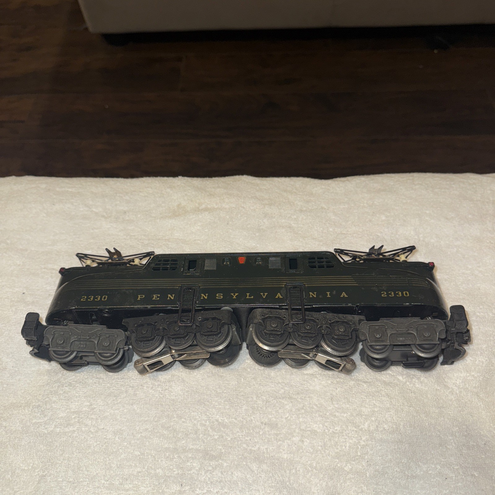 (B) Lionel O Gauge 2330 Pennsylvania GG-1 Electric Locomotive 5 Stripe Green