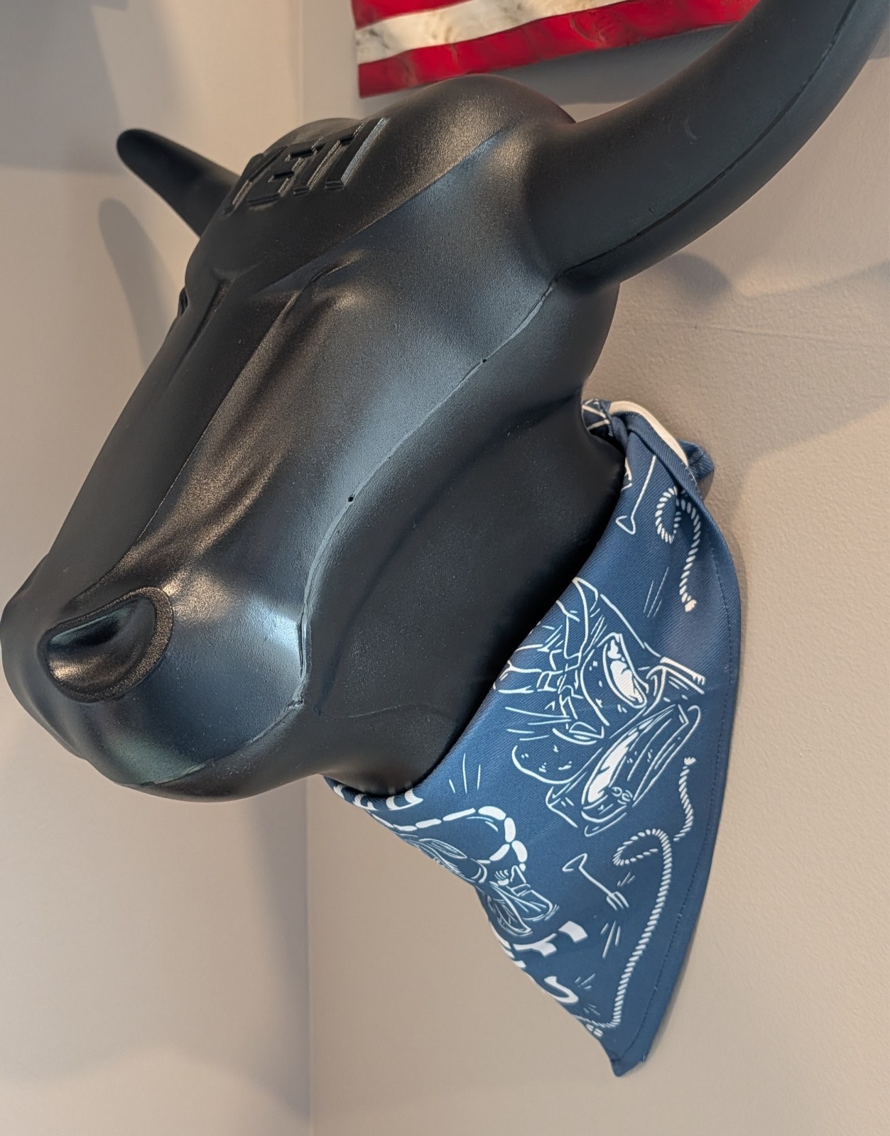 YETI Slick Horns Roping Dummy Wall Mount + optional bandana