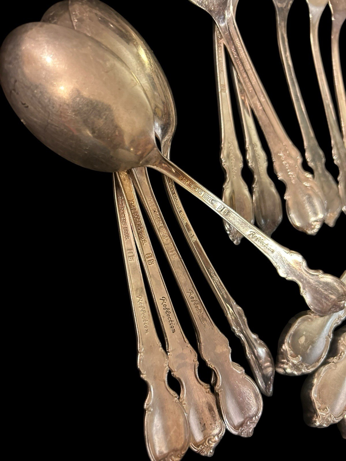 32 Pcs Set 1847 Rogers Bros Reflection Silverware Forks Spoons Knives Floral