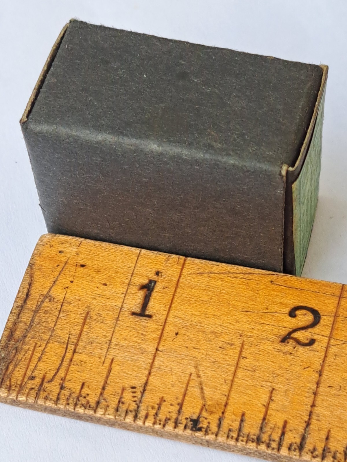 Antique Unbranded Improved Brassed Cobblers Tacks Nails ~ Size 4 1/2 / 8