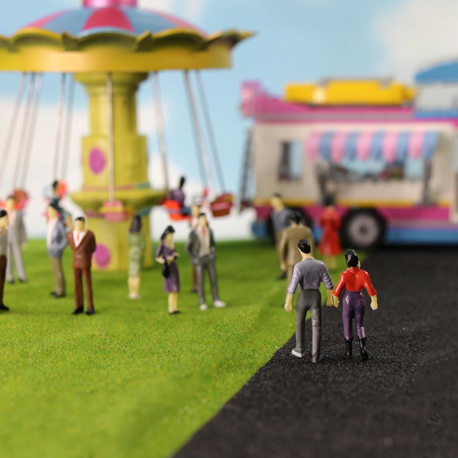 50pcs Model Trains O Scale Seated Standing Figures 1:50 Painted People