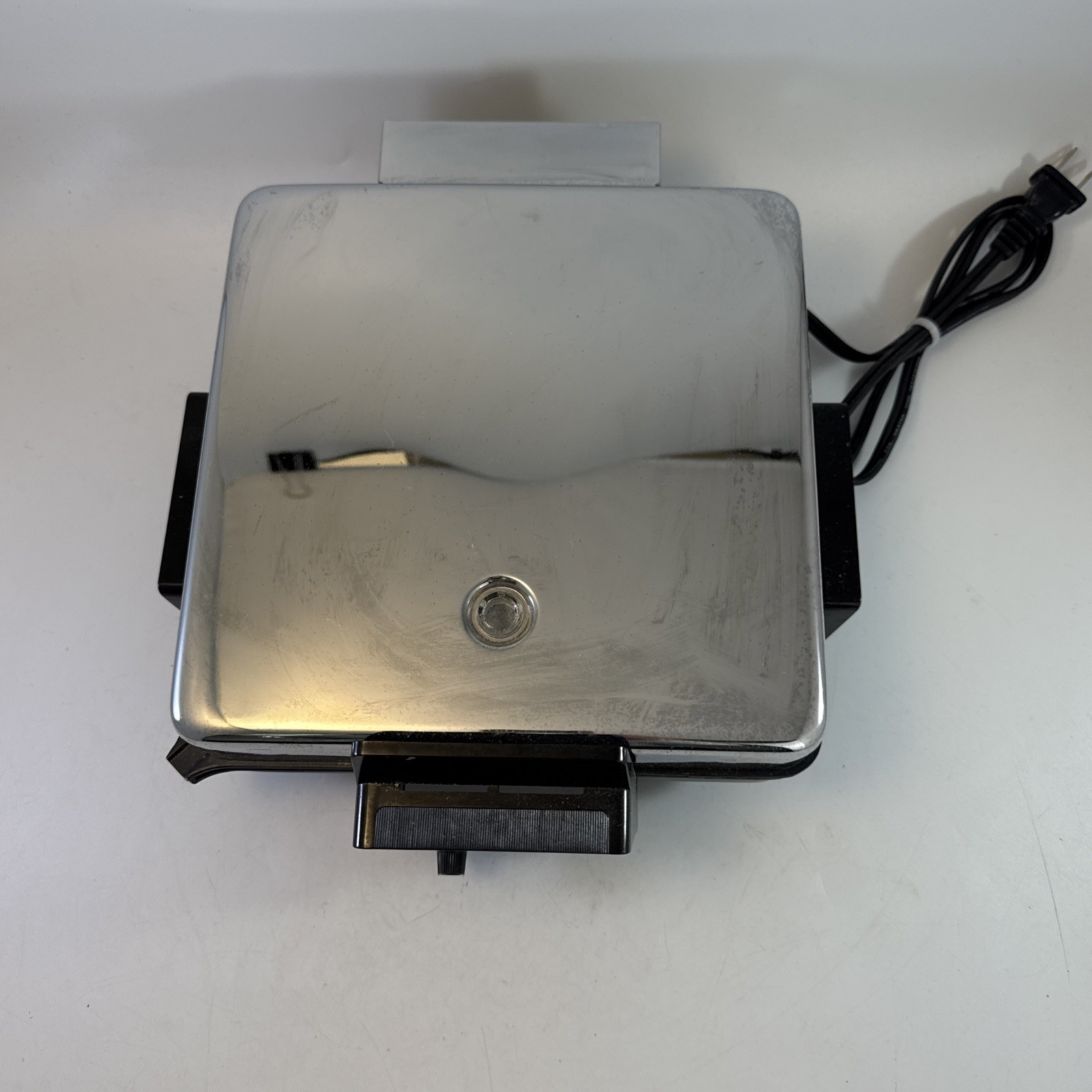 Magic Chef FastBake Waffle Maker M420 4 Square Style Adjustable Temp Iron