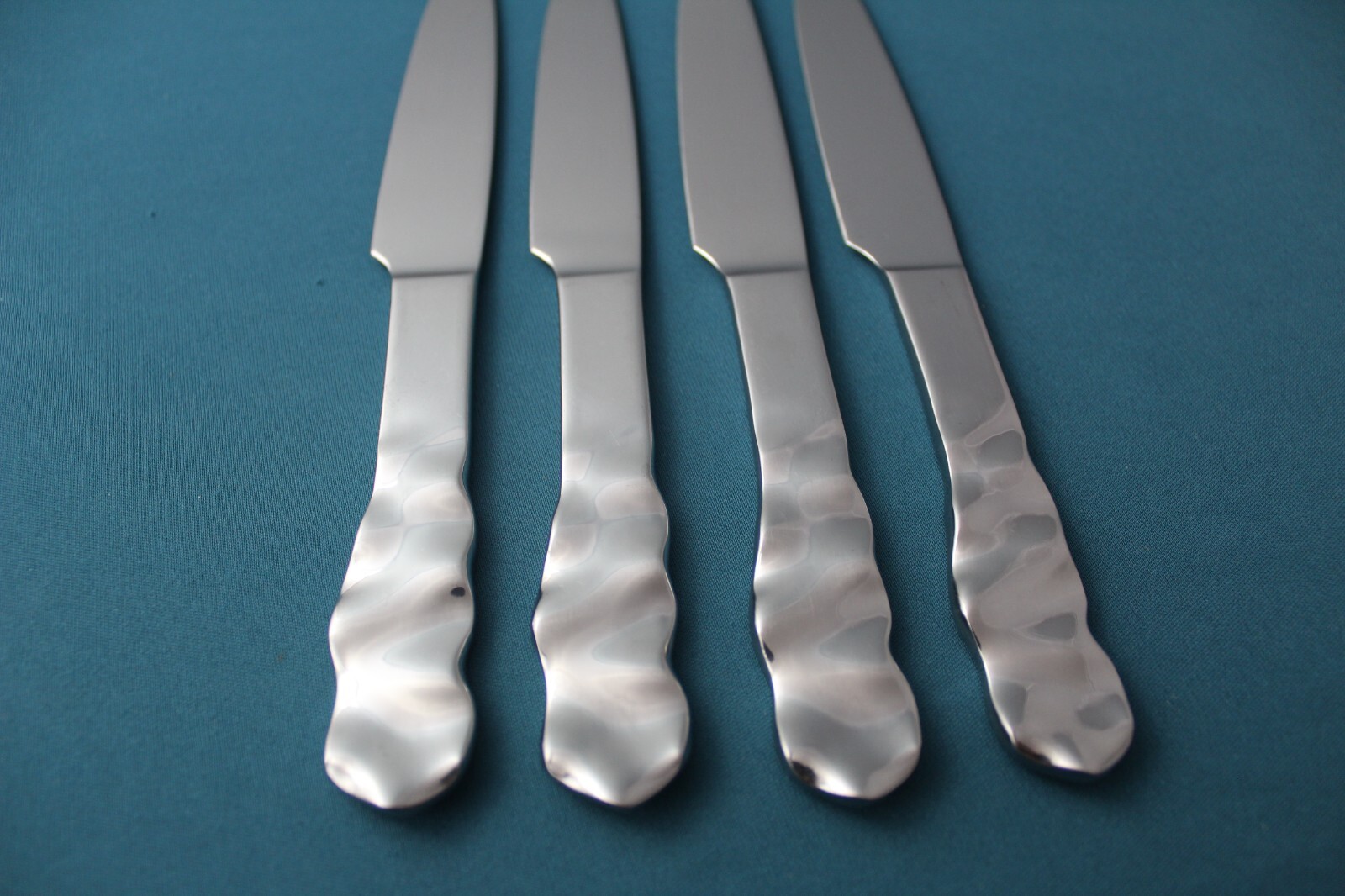 Pottery Barn LETTUCE Dinner Knives Solid (Set of 4) Stainless Japan 9 1/4"