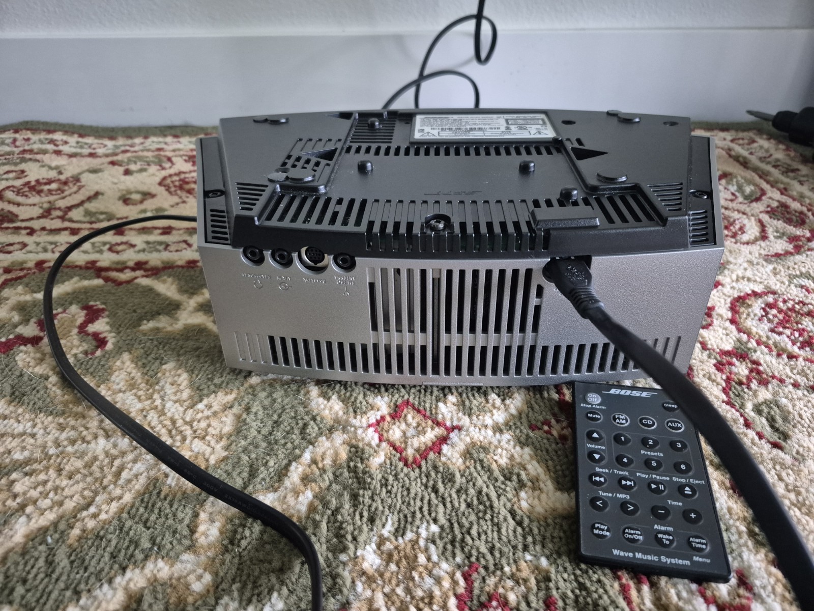 BOSE Wave Music System CD am fm radio with remote works great sounds excellent