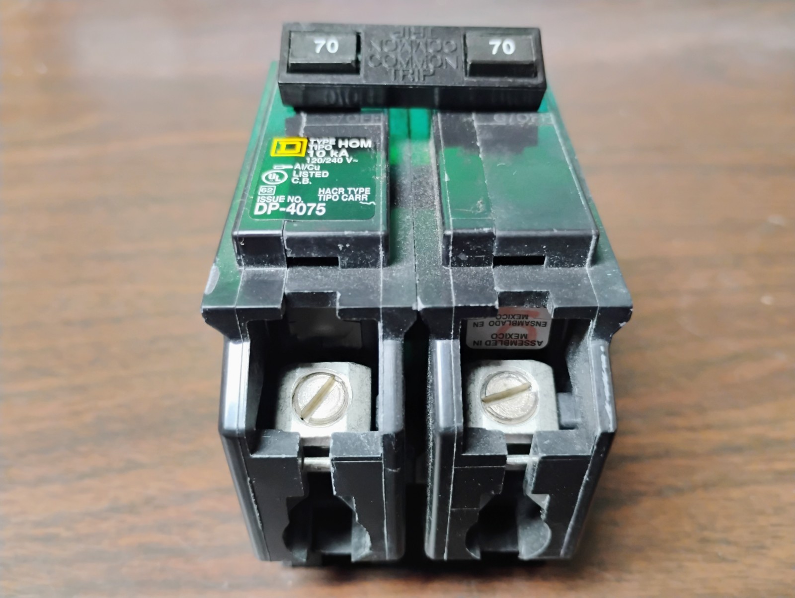 SQUARE D HOM270 CIRCUIT BREAKER 70 AMP 120/240VAC 2-POLE NEW NO BOX