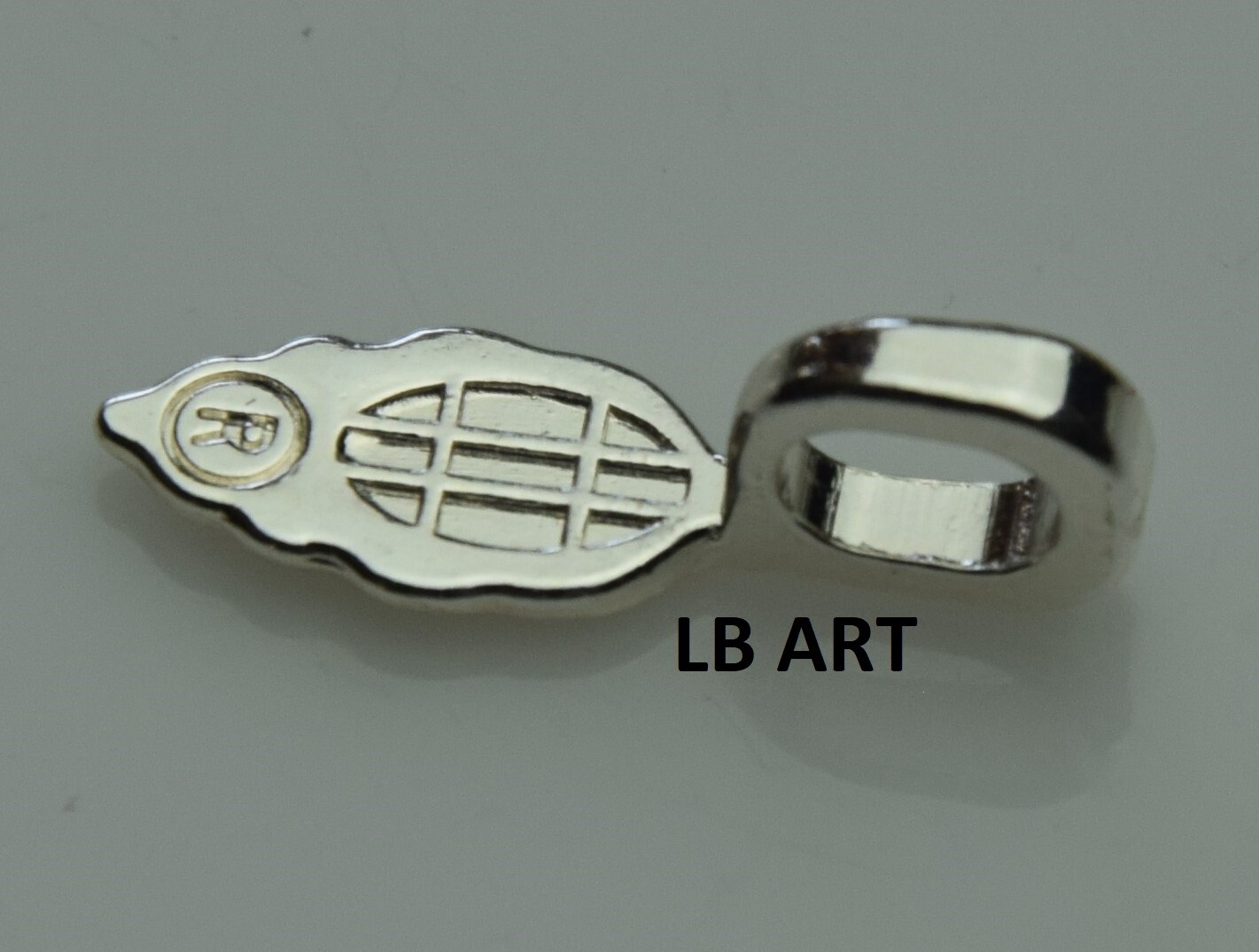 New Sealed pack of 25 AANRAKU Large Silver Plated Leaf Pendant Bails