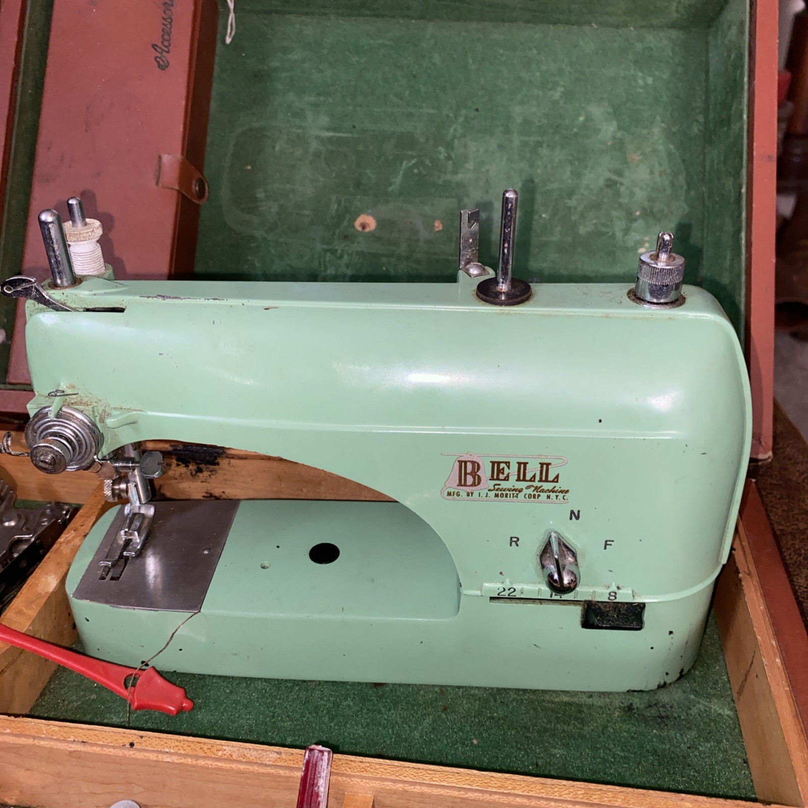 Rare 1950's Micro Bell Portable Sewing machine Case No Cord Green Model MB