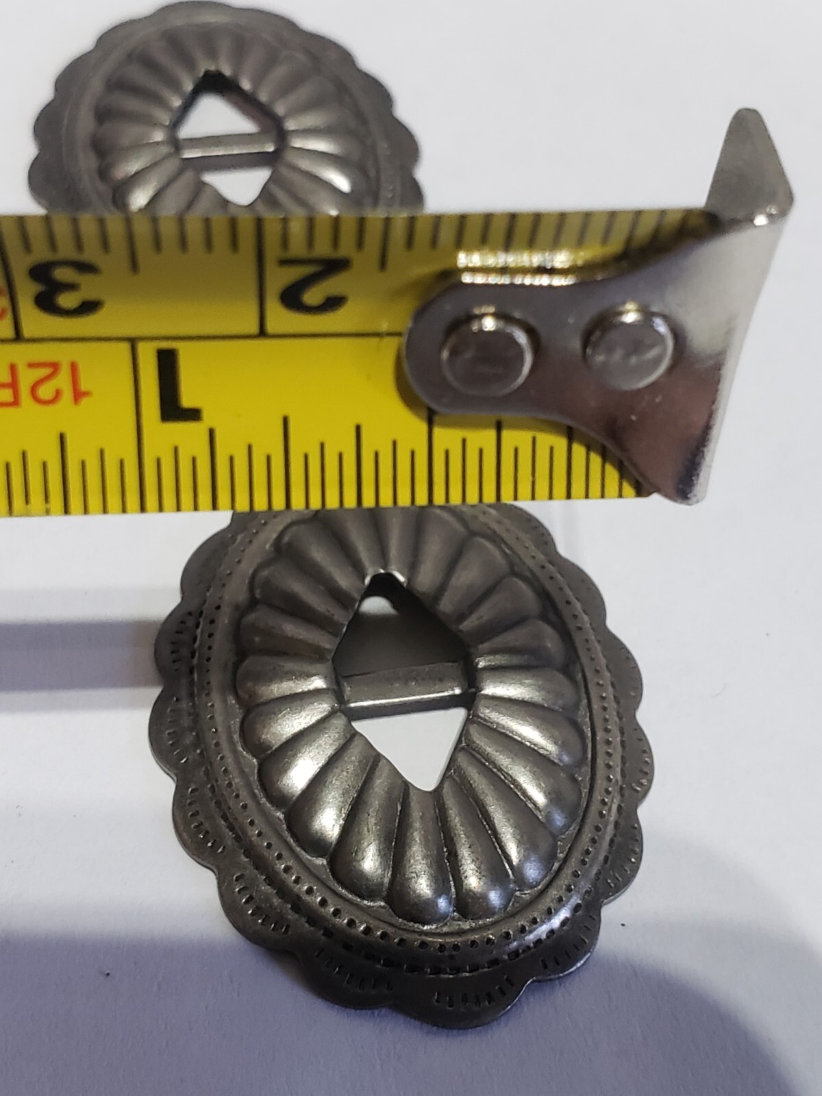 OVAL GUNMETAL GREY/W. STYLE CONCHOS NICE EMBOSSED LOOK 6/PACK 1.5" X 1"