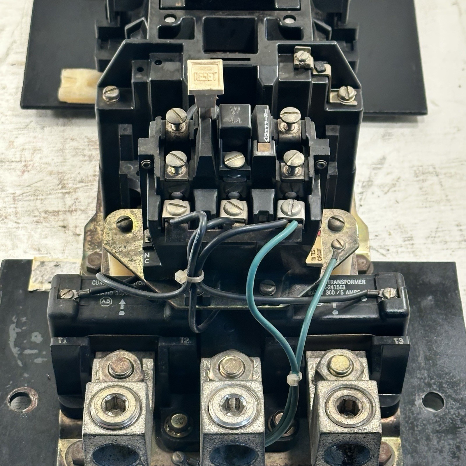 ALLEN BRADLEY SIZE 5 MOTOR STARTER 509-FOD COIL 120 V 200 HP SERIES L 270A