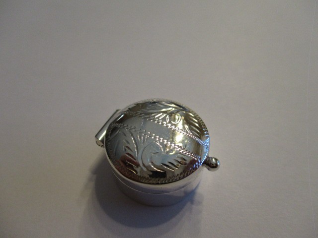 Sterling silver pill box round Small engraved on top gorgeous style 1/2 inch 925