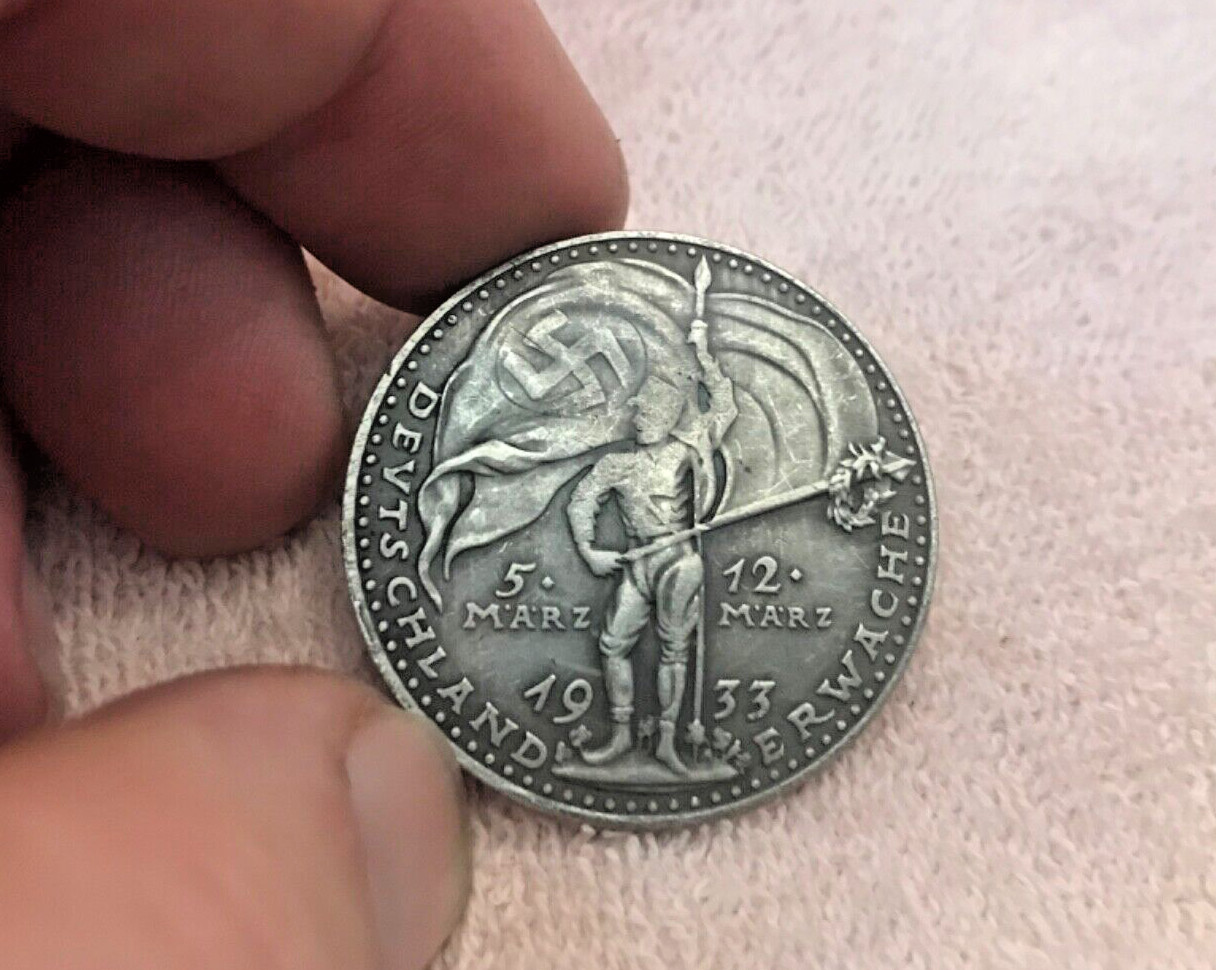 1933 Flag Bearer Germany Awake GERMAN FUHRER WWII COMMEMORATIVE COIN