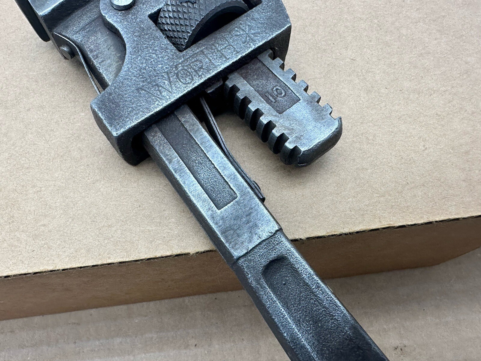 Vintage WORTH #10 Pipe Wrench 9"Heavy Duty Great Wrench Made In USA Good Shape