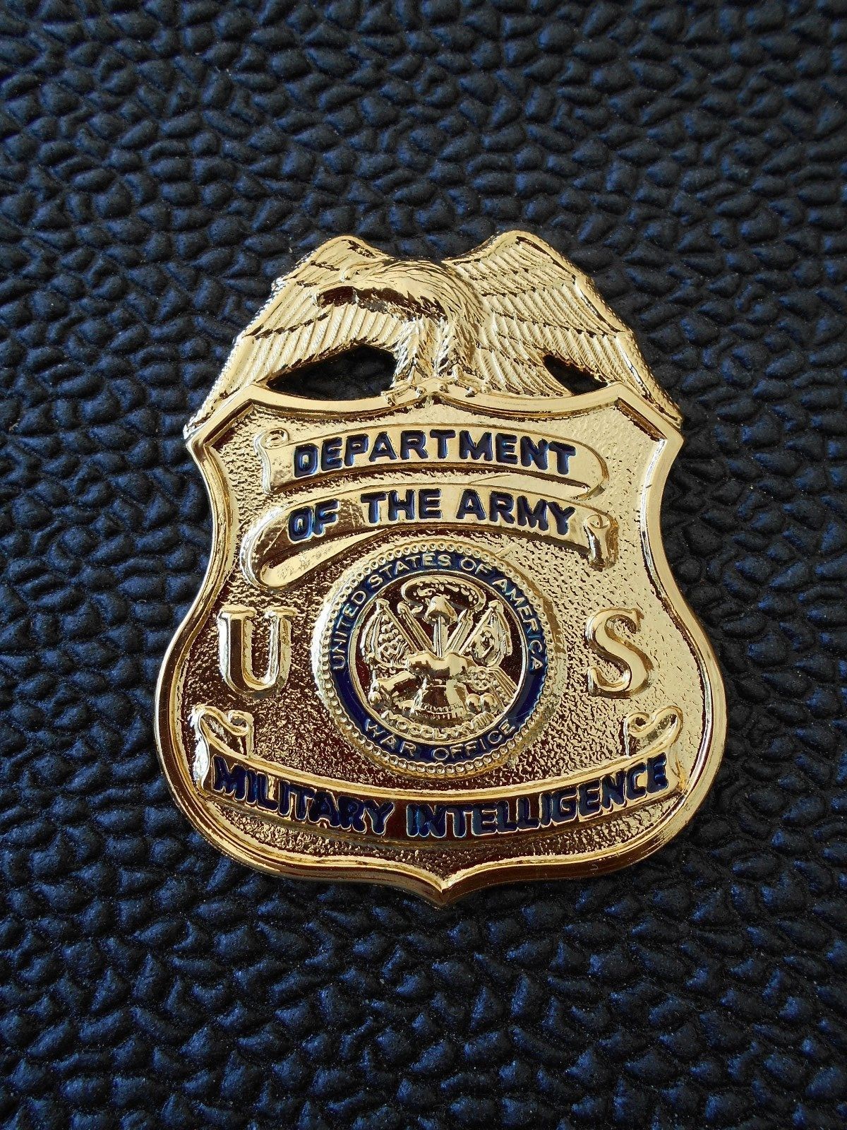 US ARMY Military Intelligence   Mini Badge    with pins