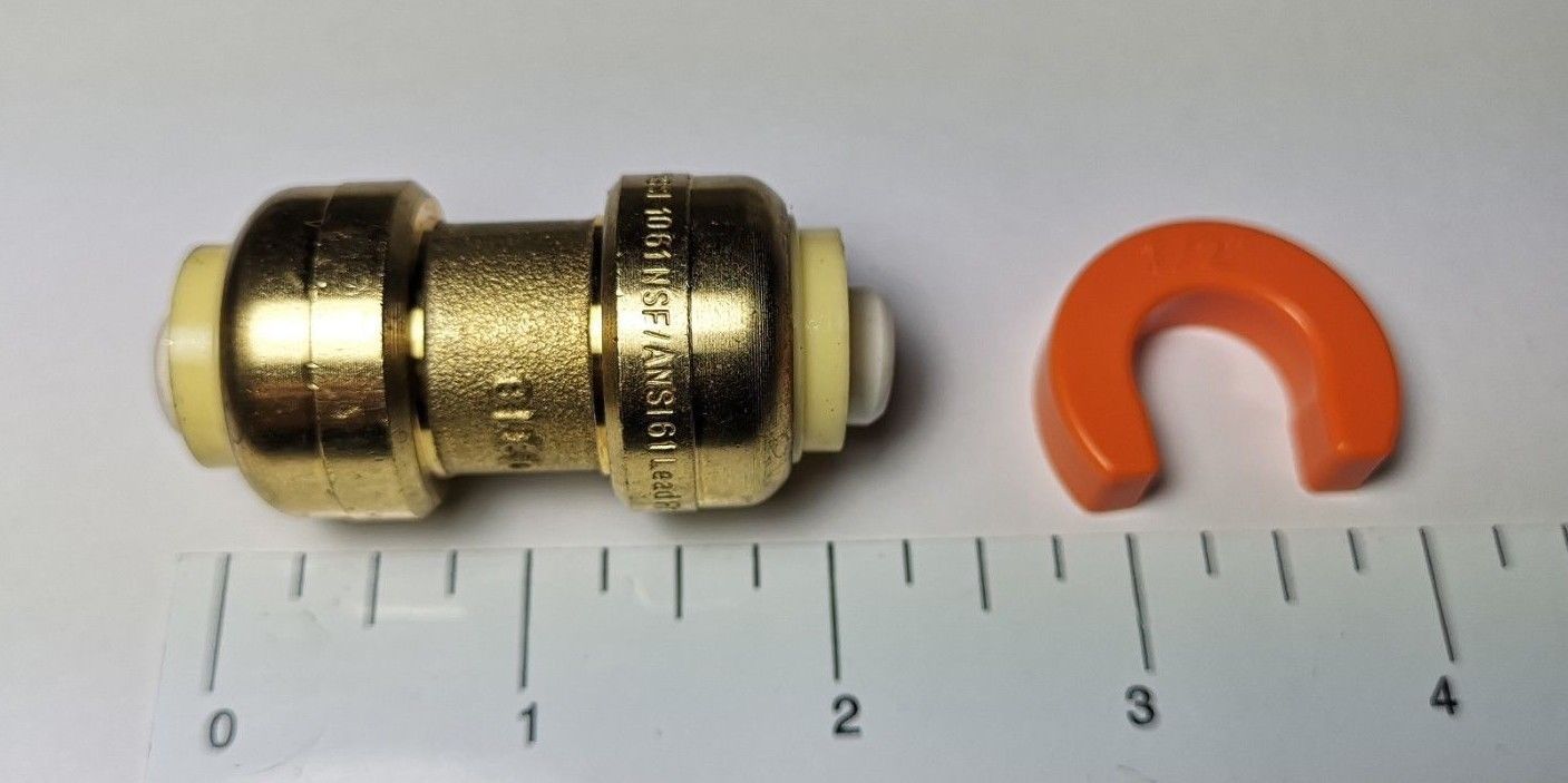5) 1/2" X 1/2" PUSH FIT COUPLINGS WITH 1 FREE DISCONNECT CLIP, LEAD FREE BRASS
