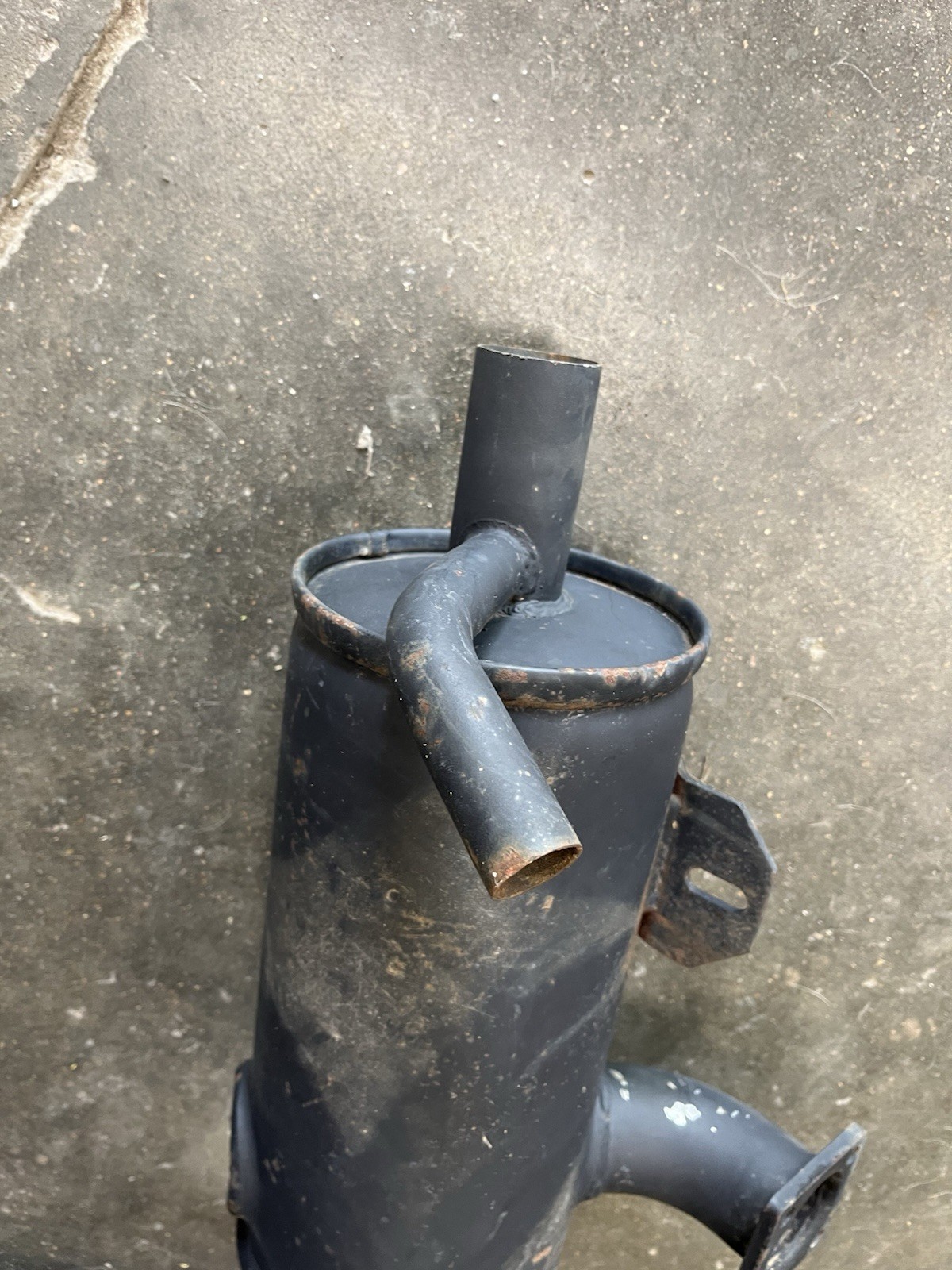 Muffler fits LS140 LS150 LX465 LX485 New Holland skid steer, NEW, OEM 86504531