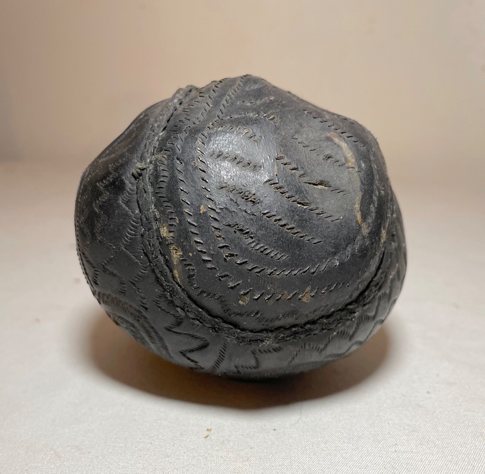 ANTIQUE 1800's HANDMADE ETCHED LEATHER BRASS WATER SHOT FLASK JUG POWDER EARLY