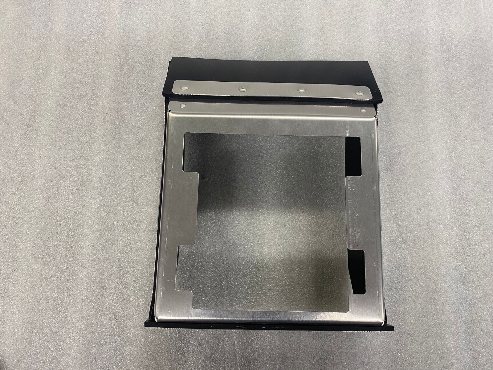 CESSNA 150, 152, 172 AIRFILTER/AIRBOX SHROUD ASSEMBLY HOLDER